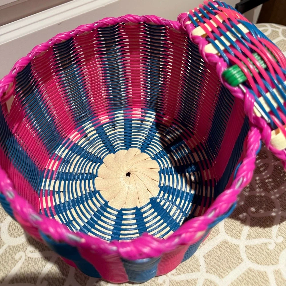 Plastic woven basket round 'catch all' with lid ~ multicolor stripes